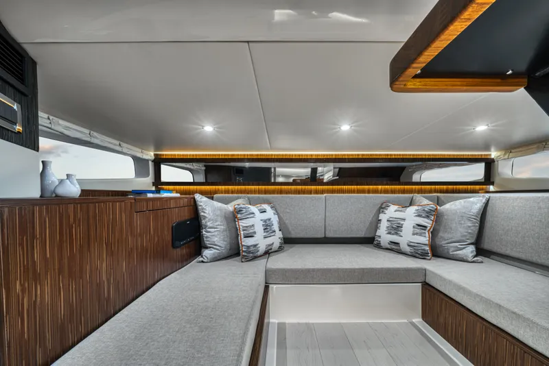 Slide: The Image of Sea Ray Sundancer 370 2026 - 35