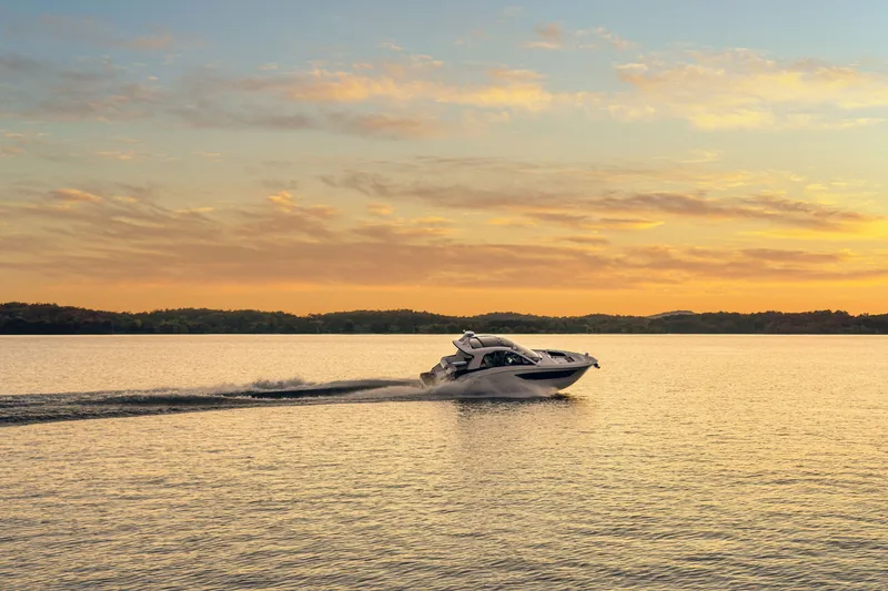 Slide: The Image of Sea Ray Sundancer 370 2026 - 6