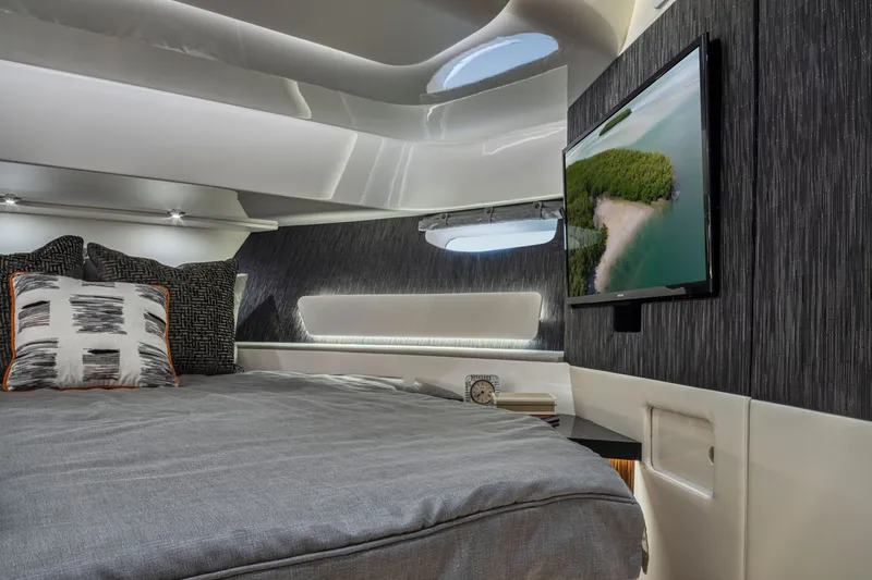 Slide: The Image of Sea Ray Sundancer 370 2026 - 9