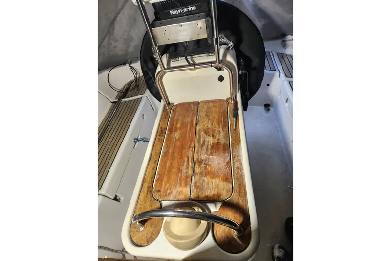 Slide: The Image of Cockpit of 1991 Beneteau Oceanis 370 sailboat with wooden seating and steering wheel. - 45
