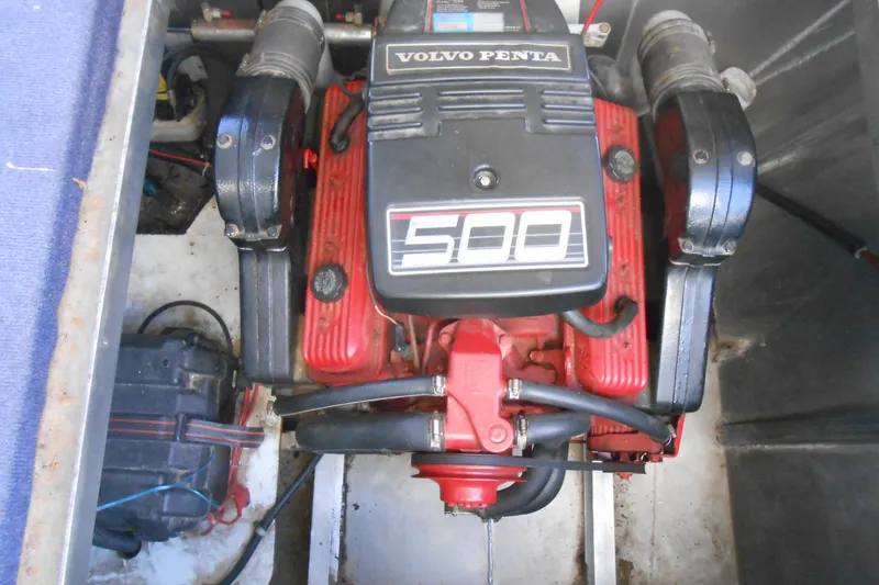 Slide: The Image of Volvo Penta engine in 1991 Stardust Cruisers 7516 boat, showcasing model 500. - 24