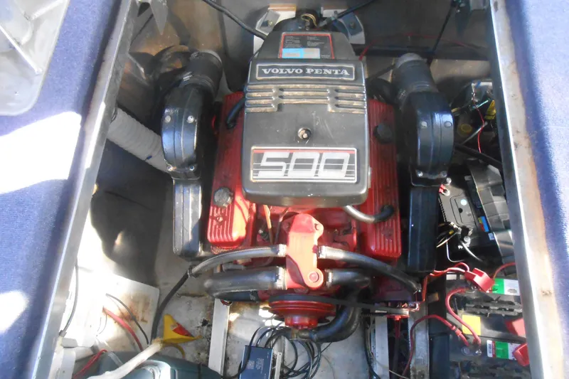 Slide: The Image of Volvo Penta engine in 1991 Stardust Cruisers 7516 boat, showing detailed components. - 25