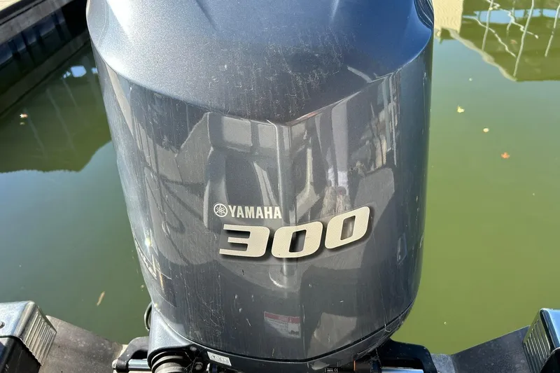 Slide: The Image of Yamaha 300 outboard motor on 2021 Bennington 25 RXSBA boat. - 27