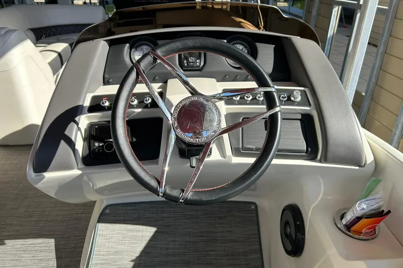 Slide: The Image of Steering console of 2021 Bennington 25 RXSBA boat with modern controls and design. - 40