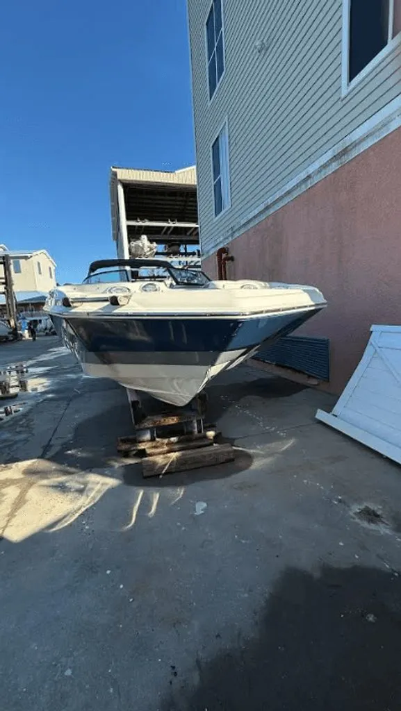 Slide: The Image of NauticStar 243 DC Sport Deck DB 2023 - 20