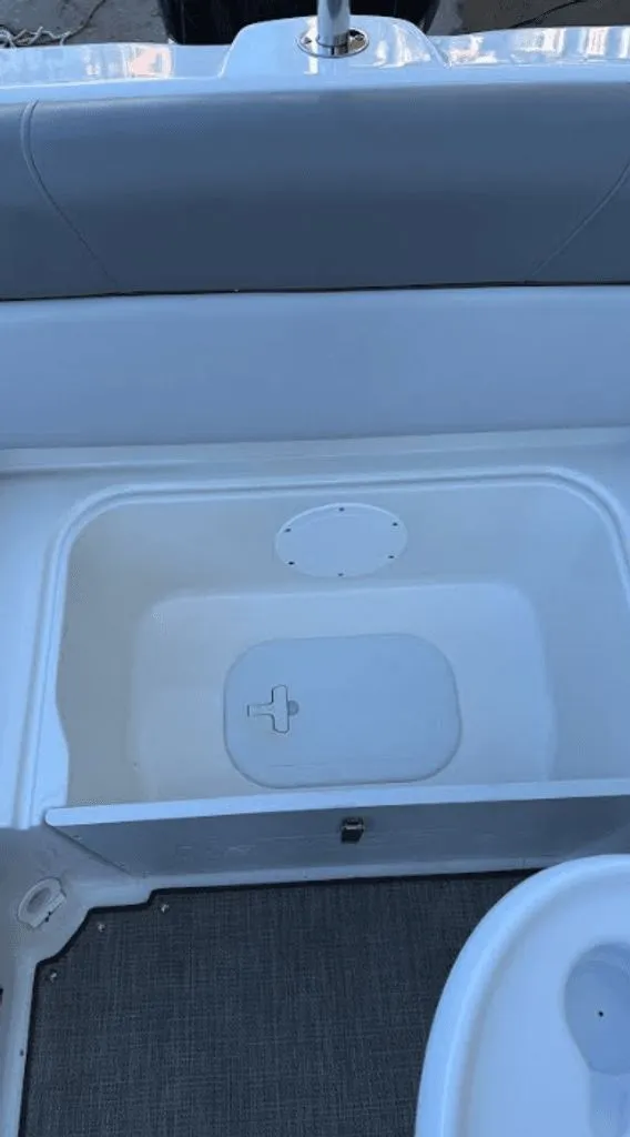 Slide: The Image of NauticStar 243 DC Sport Deck DB 2023 - 29