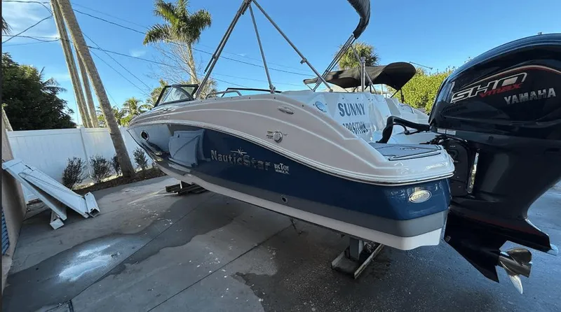 Slide: The Image of NauticStar 243 DC Sport Deck DB 2023 - 3