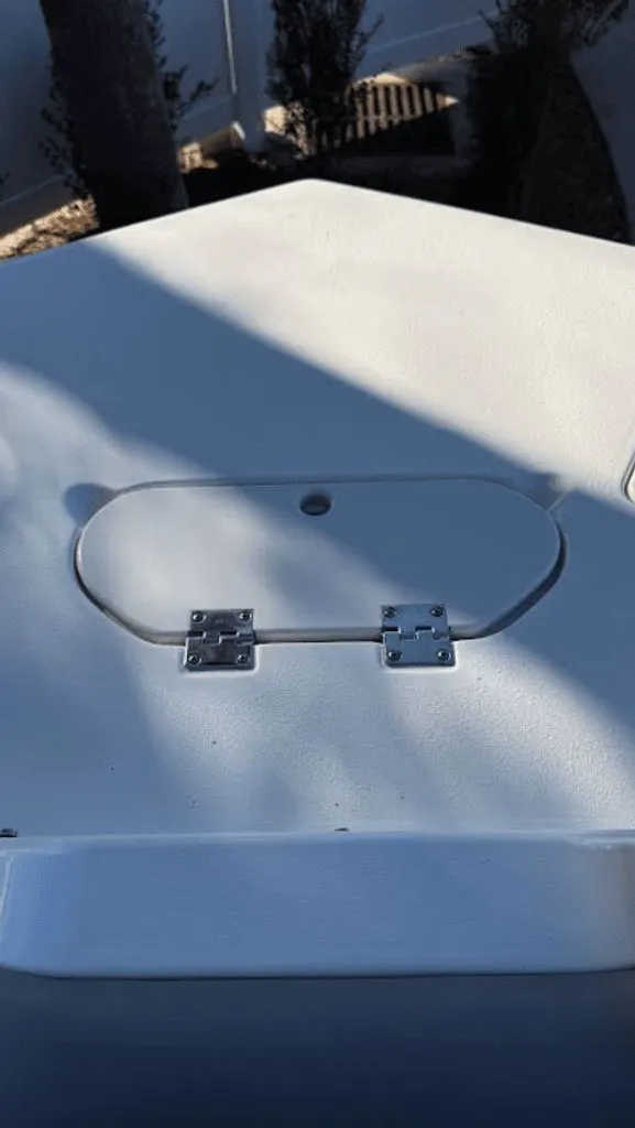 Slide: The Image of NauticStar 243 DC Sport Deck DB 2023 - 34