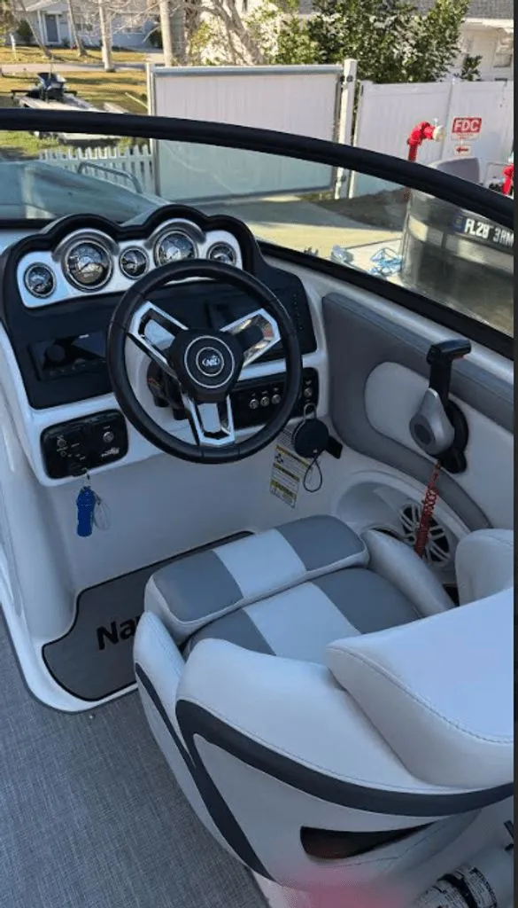 Slide: The Image of NauticStar 243 DC Sport Deck DB 2023 - 5