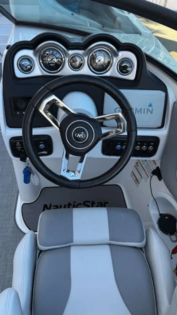 Slide: The Image of NauticStar 243 DC Sport Deck DB 2023 - 6