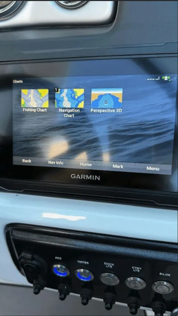 Slide: The Image of NauticStar 243 DC Sport Deck DB 2023 - 9