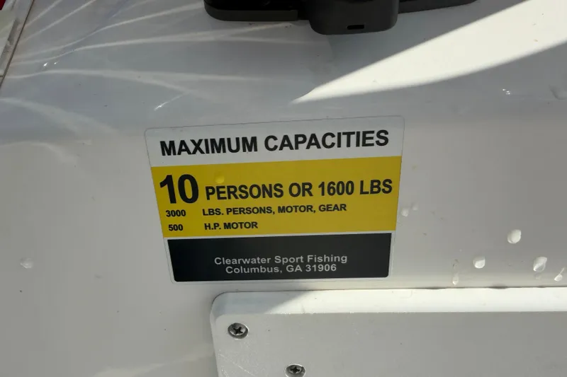 Slide: The Image of Clearwater 2800 boat capacity label, 10 persons or 1600 lbs, 2024 model. - 31