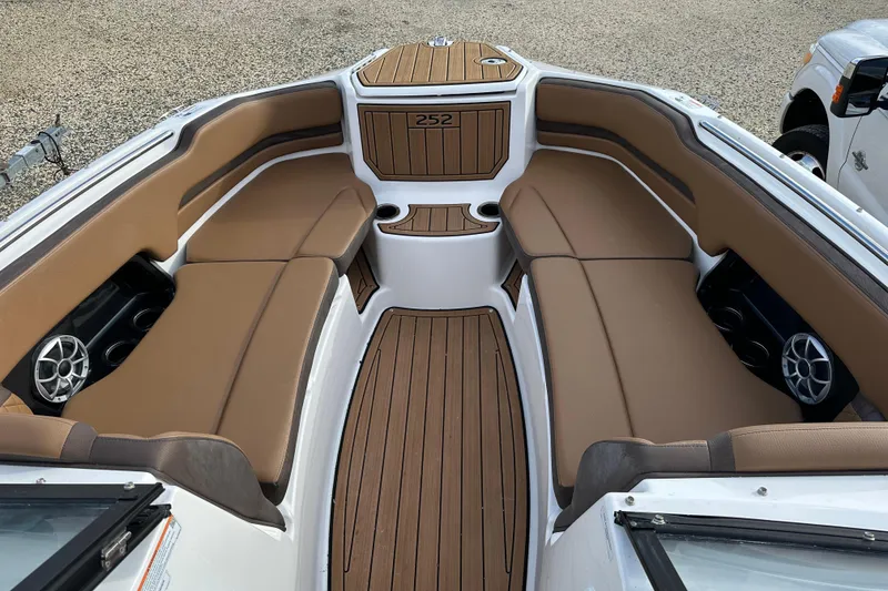 Slide: The Image of 2024 Yamaha Boats 252SE interior with brown seating and wood-style flooring. - 13