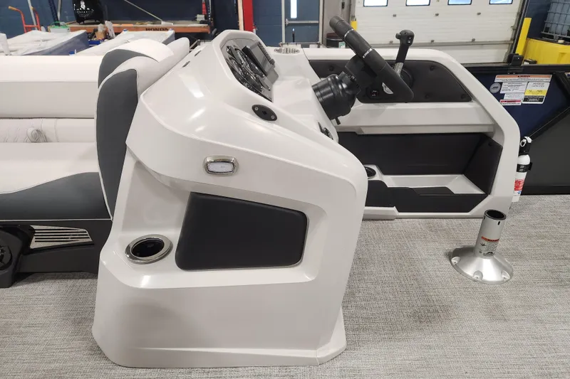 Slide: The Image of 2026 Tahoe Pontoon 23 LTZ Rear Bench, sleek design in a showroom setting. - 48