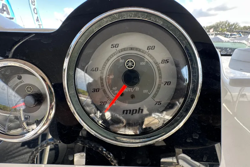 Slide: The Image of Speedometer of 2022 NauticStar 195 XTS boat, displaying speed in mph and km/h. - 33