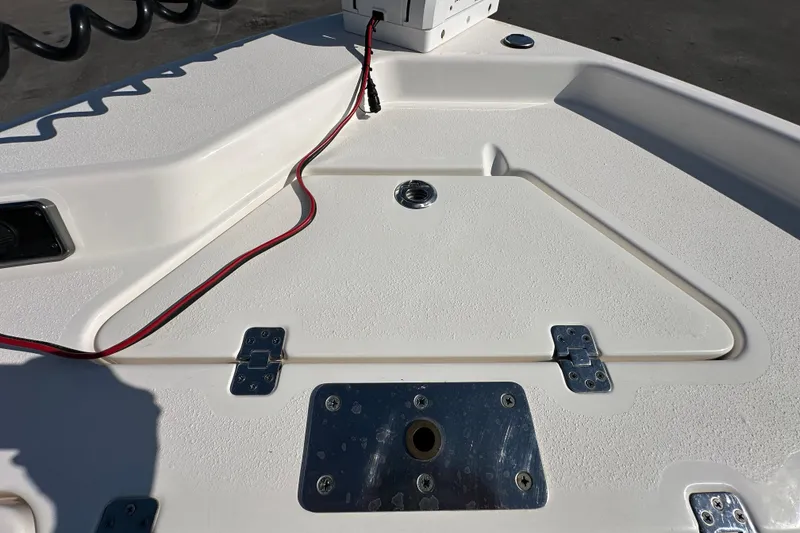 Slide: The Image of 2022 NauticStar 195 XTS boat deck with storage compartment and wiring. - 52
