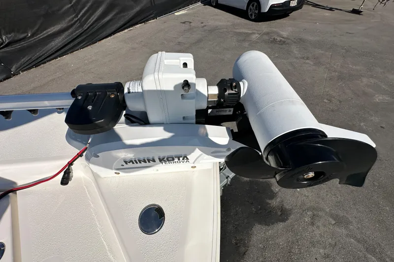 Slide: The Image of 2022 NauticStar 195 XTS with Minn Kota Terrova trolling motor on deck. - 61