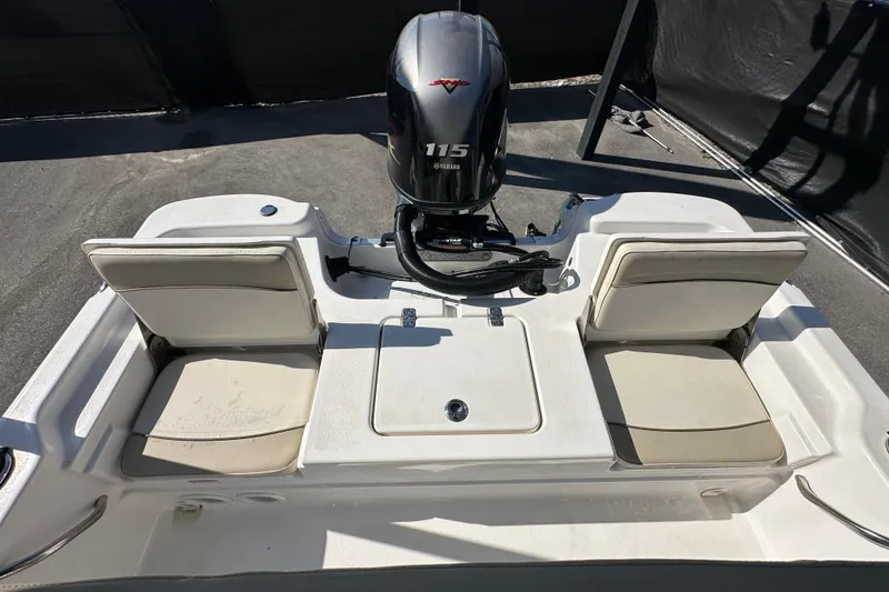 Slide: The Image of 2022 NauticStar 195 XTS boat with Yamaha 115 engine, rear seating view. - 73