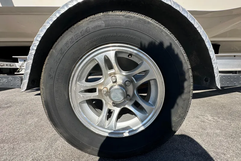 Slide: The Image of 2022 NauticStar 195 XTS boat with Yamaha PowerMatched warranty label and serial number plate. - 90