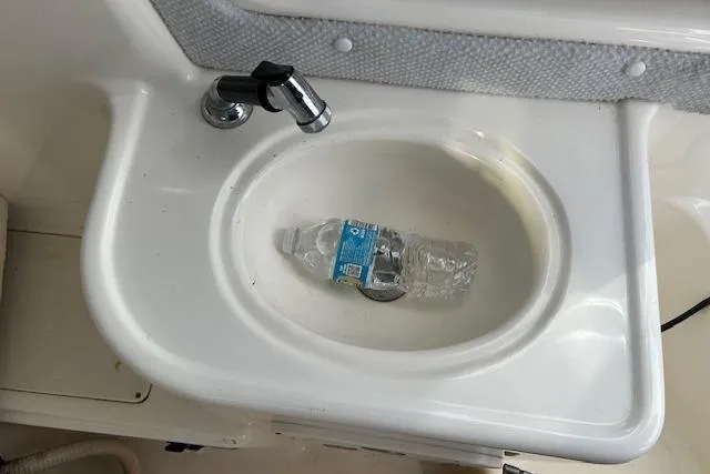 Slide: The Image of Sink with a water bottle in a 2006 Century 3200 Center Console boat. - 40