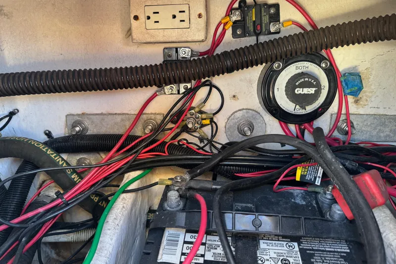 Slide: The Image of Electrical wiring and battery setup in a 2001 Sport-Craft 260 Center Console boat. - 27