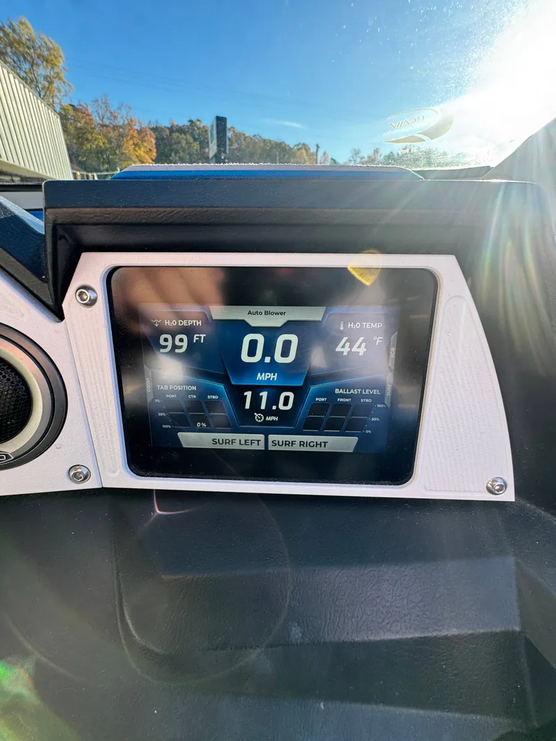 Slide: The Image of MB B52 2023 - 10