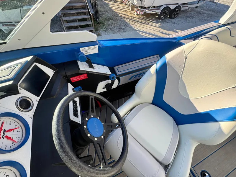 Slide: The Image of MB B52 2023 - 14