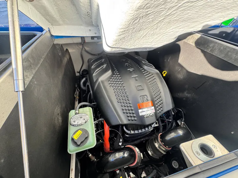 Slide: The Image of MB B52 2023 - 19