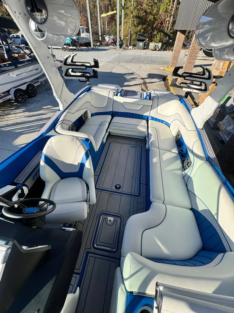 Slide: The Image of MB B52 2023 - 4