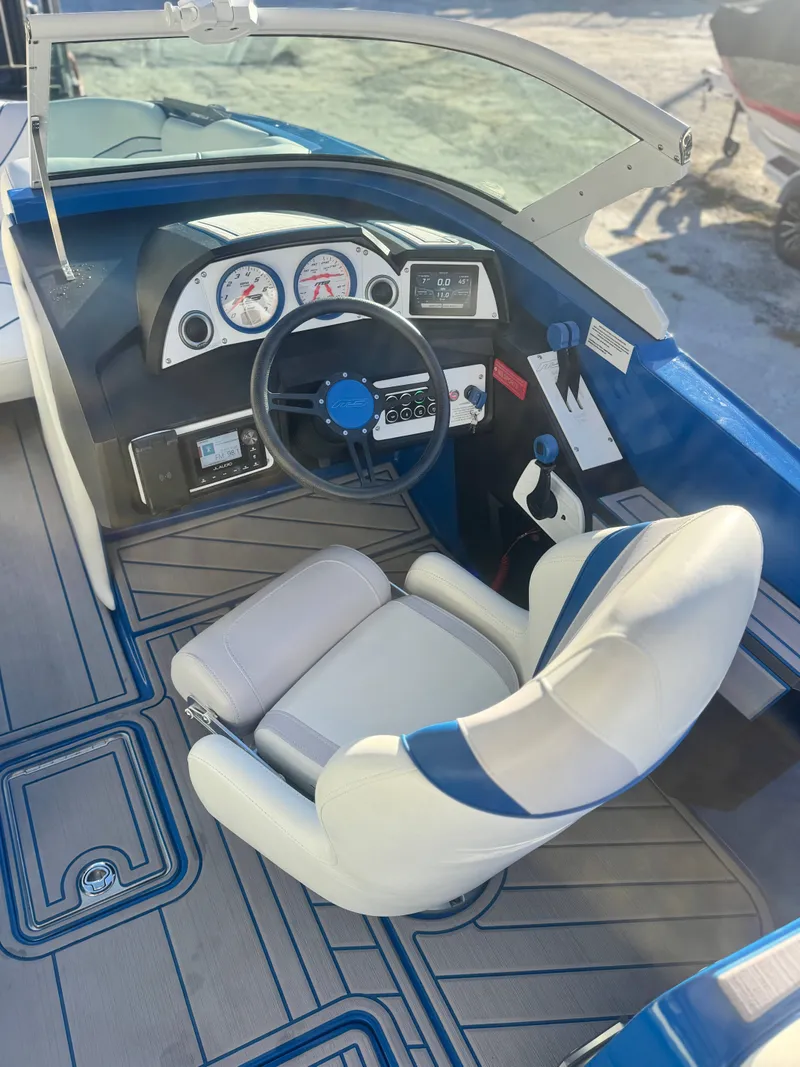 Slide: The Image of MB B52 2023 - 8