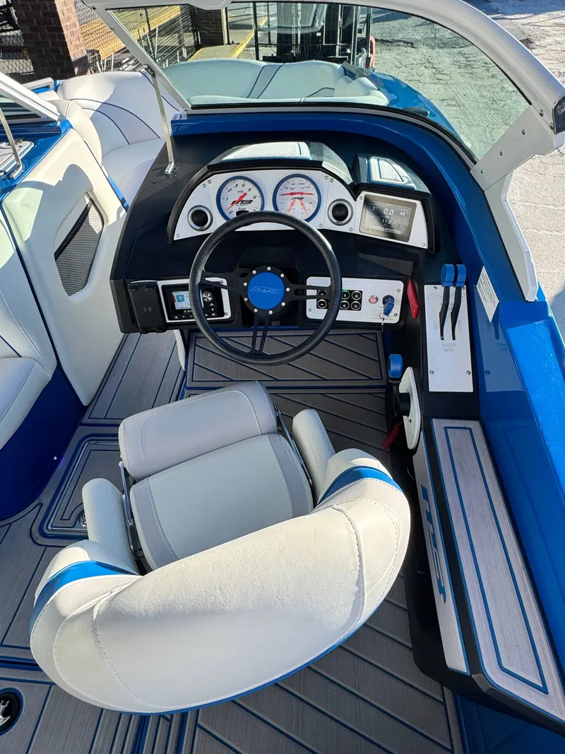 Slide: The Image of MB B52 2023 - 9