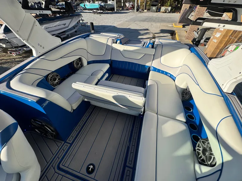 Slide: The Image of MB Sports B-52 2023 - 13