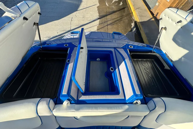 Slide: The Image of MB Sports B-52 2023 - 17