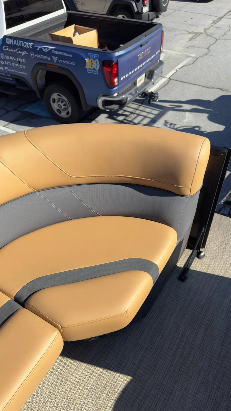 Slide: The Image of Viaggio x22u 2024 - 17