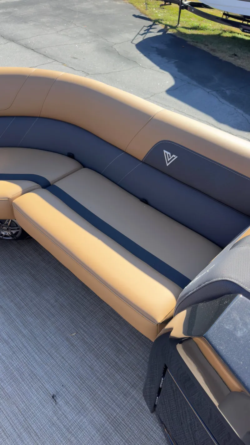 Slide: The Image of Viaggio x22u 2024 - 18