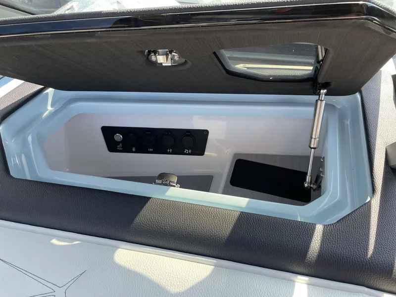 Slide: The Image of Nautique Super Air Nautique G23 Paragon 2026 - 26