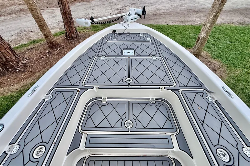 Slide: The Image of Bow view of 2012 ShearWater 25LTZ boat with detailed deck design. - 38