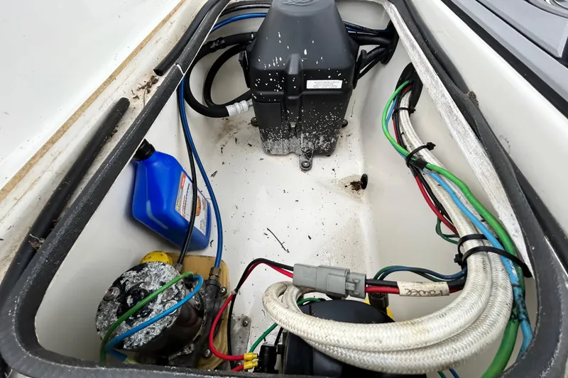Slide: The Image of 2012 ShearWater 25 LTZ boat compartment with wiring and fluid container. - 66