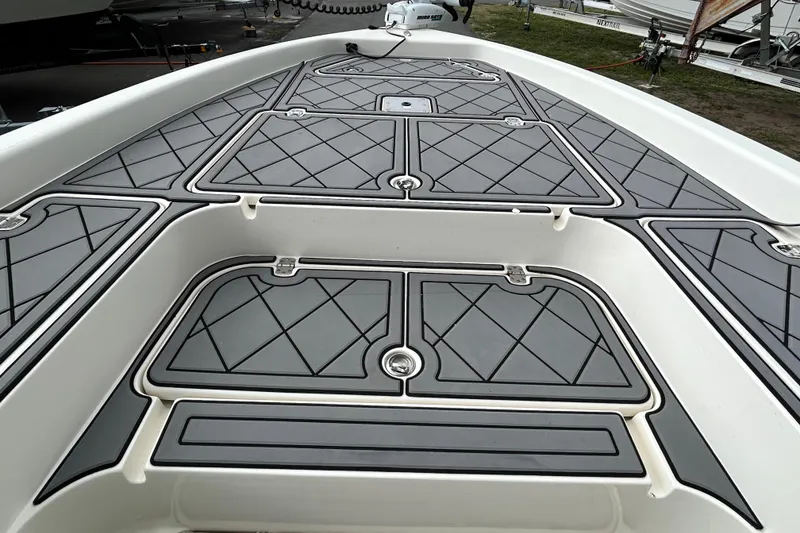 Slide: The Image of 2012 ShearWater 25 LTZ boat deck with diamond-patterned non-slip surface. - 77