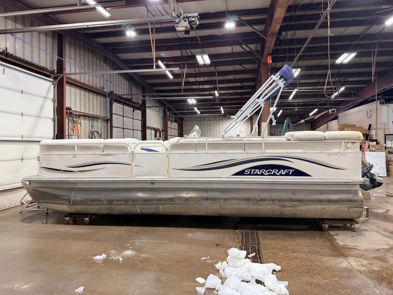 Slide: The Image of Starcraft 226 Elite 2006 - 24