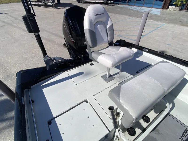 Slide: The Image of Crestliner 1800 Bay 2019 - 10