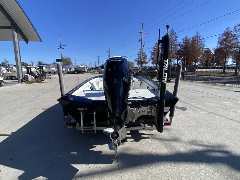 Slide: The Image of Crestliner 1800 Bay 2019 - 11