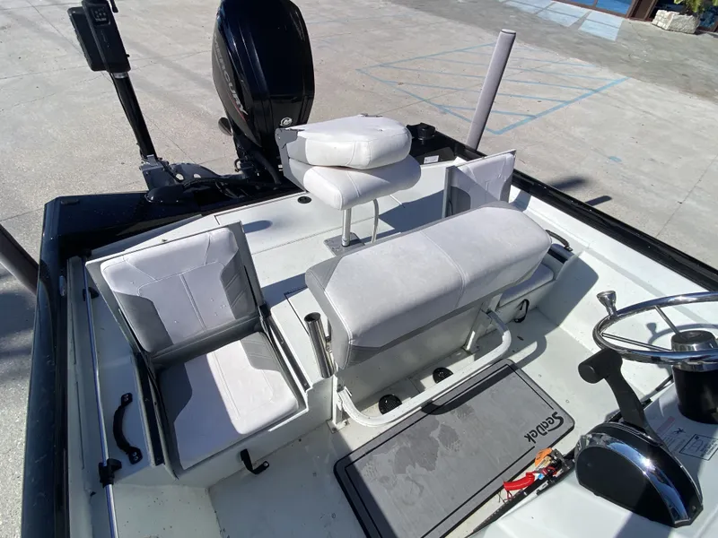 Slide: The Image of Crestliner 1800 Bay 2019 - 15