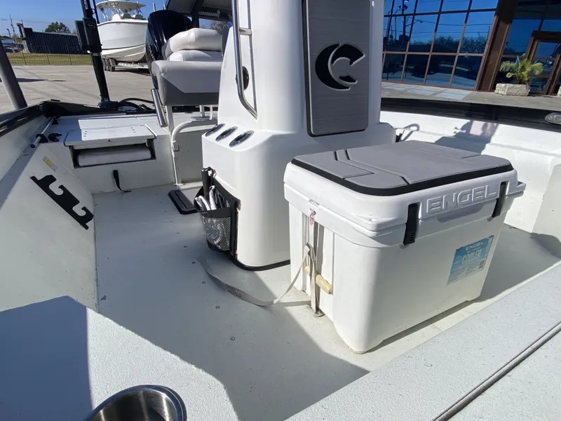 Slide: The Image of Crestliner 1800 Bay 2019 - 16