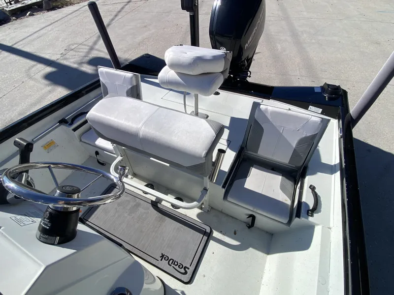 Slide: The Image of Crestliner 1800 Bay 2019 - 17