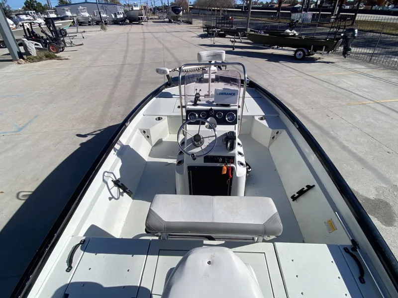 Slide: The Image of Crestliner 1800 Bay 2019 - 20