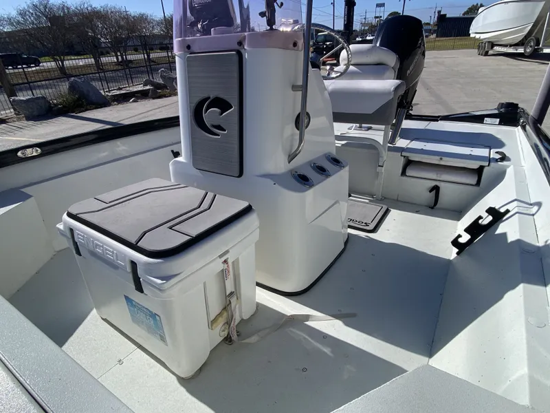 Slide: The Image of Crestliner 1800 Bay 2019 - 7