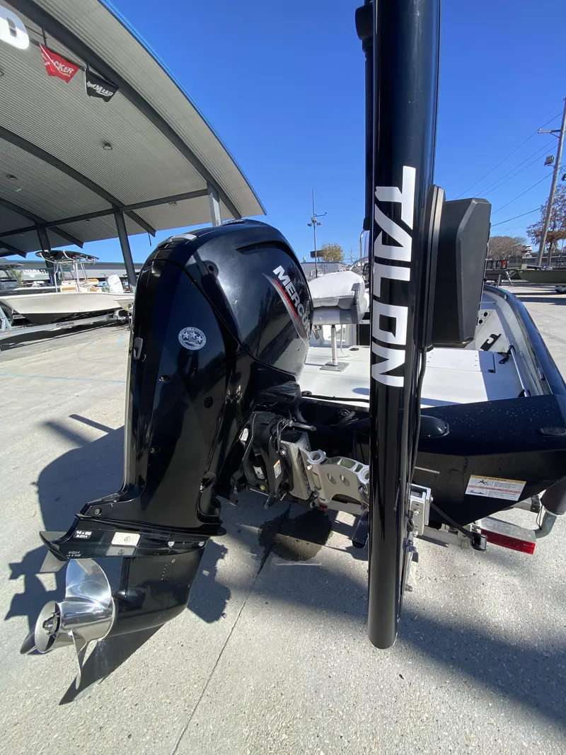 Slide: The Image of Crestliner 1800 Bay 2019 - 9