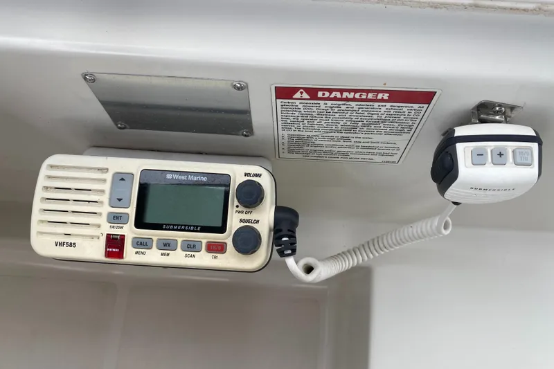 Slide: The Image of Radio and speaker on 1997 Carver 320 Voyager. - 11