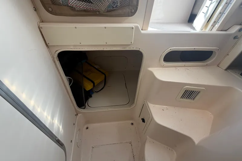 Slide: The Image of 2001 Grady-White Sailfish 282 interior storage compartment with yellow bag. - 13